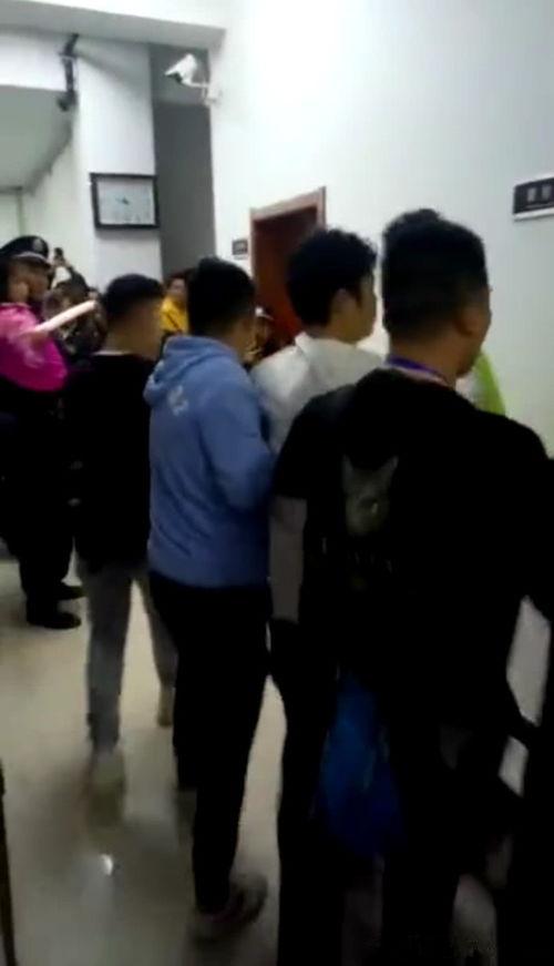 爆料小伙被抓视频,小伙被抓现场视频曝光，真相令人震惊！