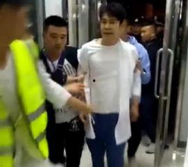 爆料小伙被抓视频,小伙被抓现场视频曝光，真相令人震惊！