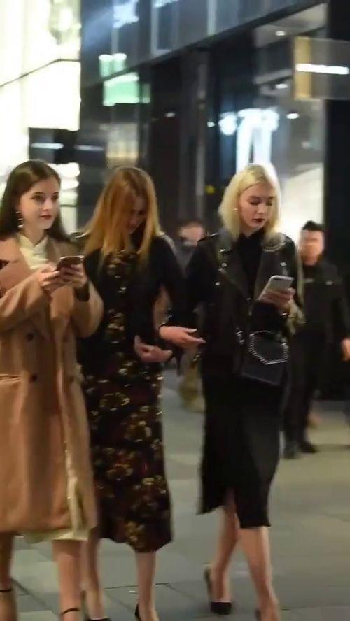 街拍时尚爆料视频,揭秘街拍时尚爆料视频中的潮流趋势