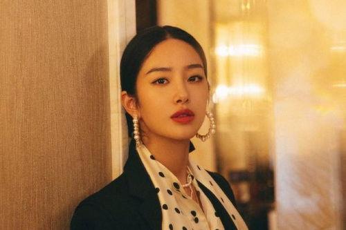 杨采钰娱乐爆料了吗,揭秘明星幕后故事