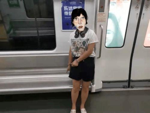 地铁女子爆料是真的吗视频,地铁女子爆料视频真实性揭秘